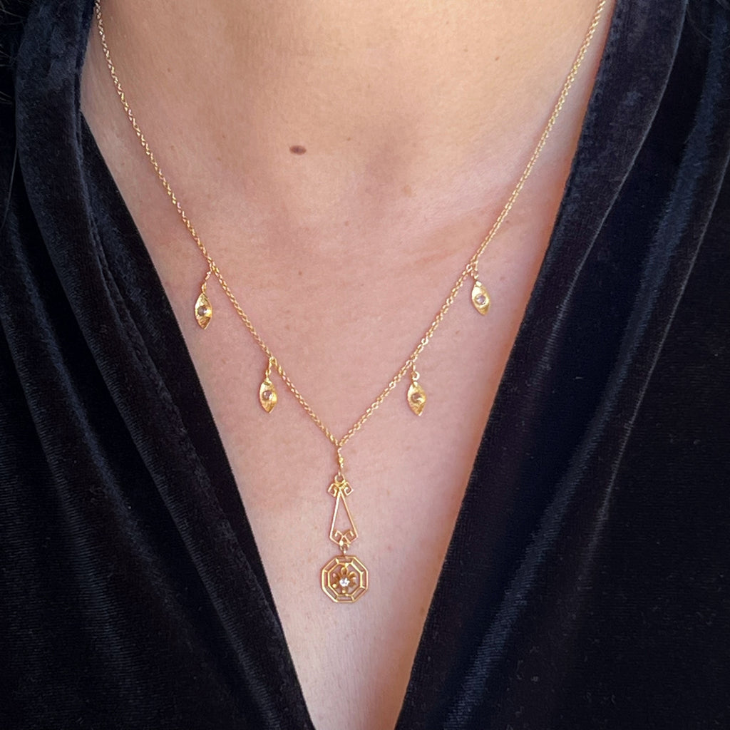 Delicate Renaissance Necklace with Diamond Droplets