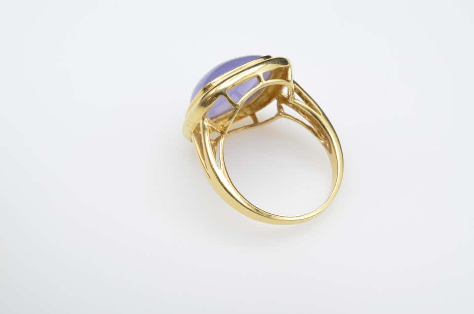 Purple Jade Cabochon Yellow Gold Ring