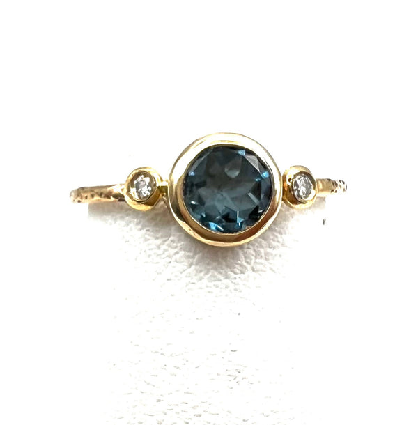 Montana Sapphire Ring With Round Diamonds