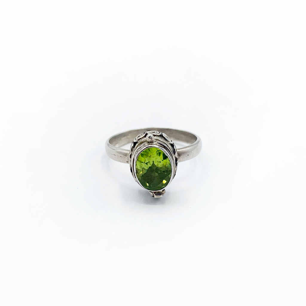 Sterling Silver Oval Peridot Ring
