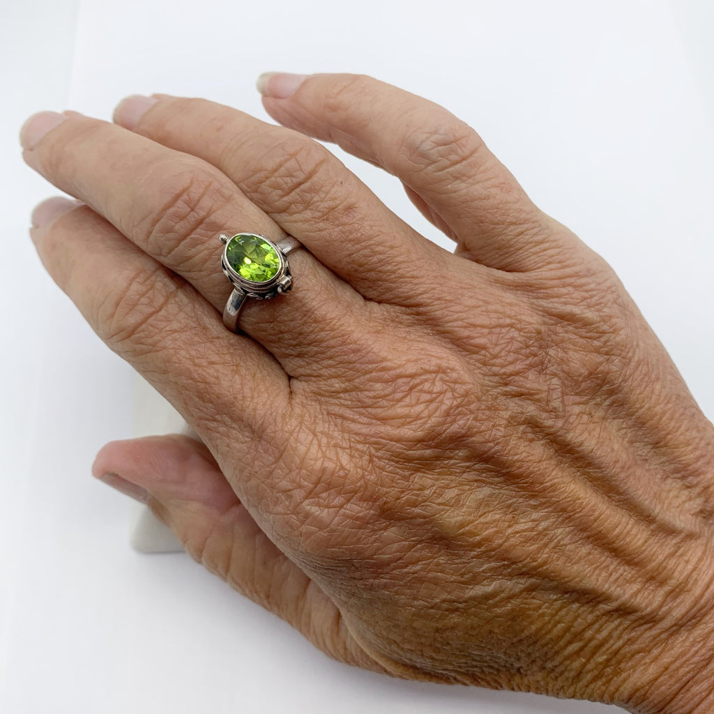 Sterling Silver Oval Peridot Ring