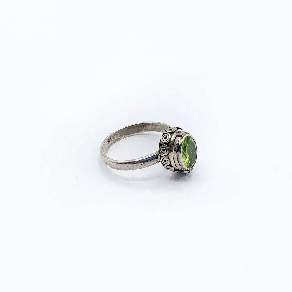 Sterling Silver Oval Peridot Ring