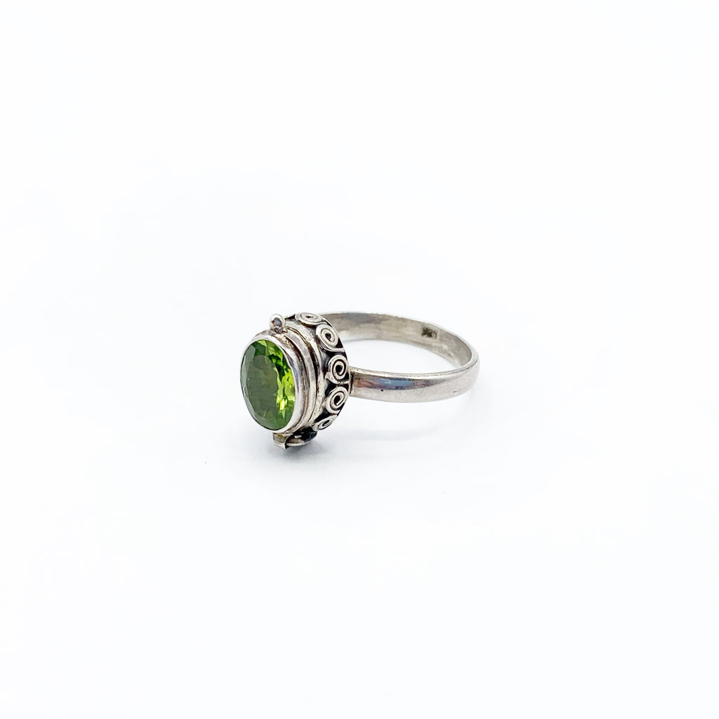 Sterling Silver Oval Peridot Ring