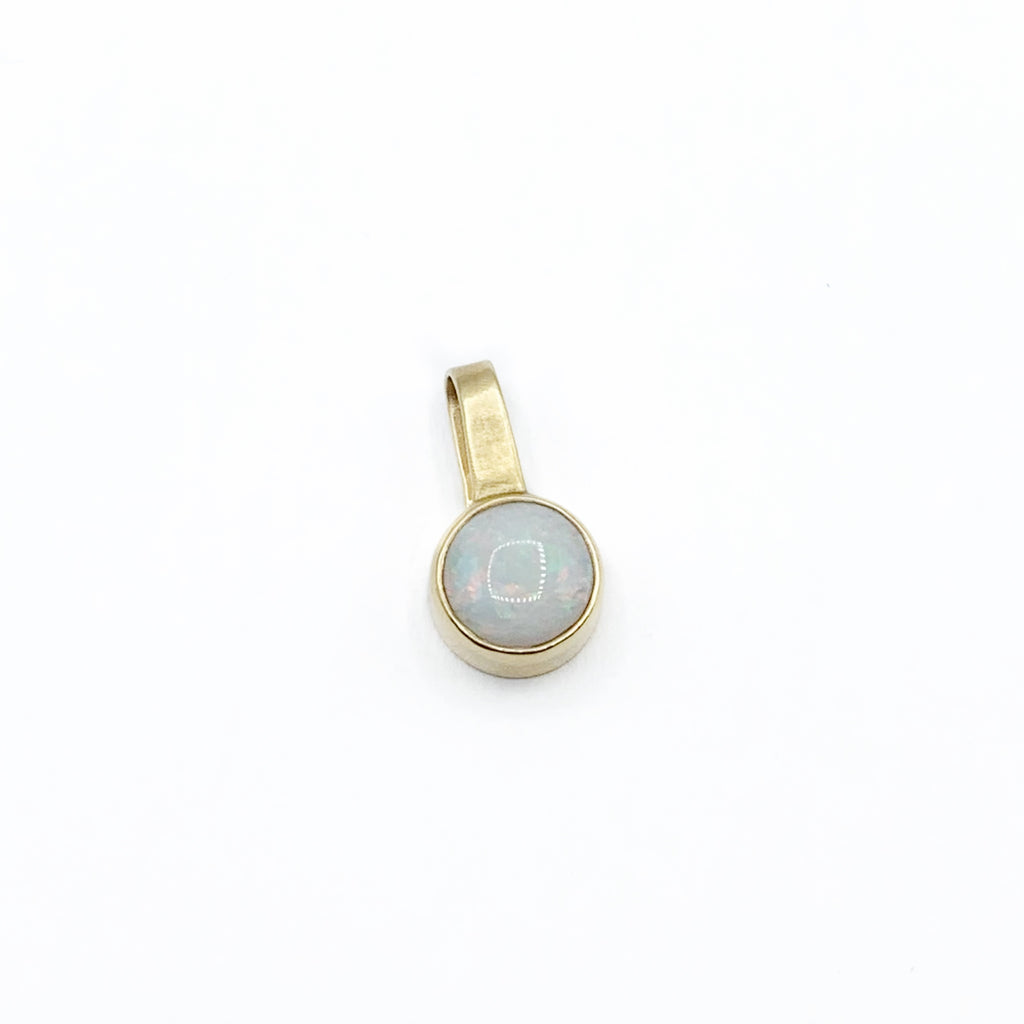 14 Karat Yellow Gold Round Opal Pendant