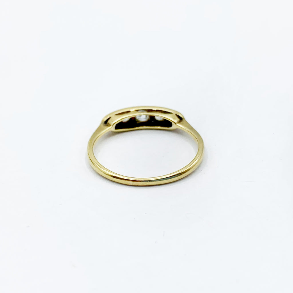 18 Karat Yellow Gold 5 Stone Diamond Ring