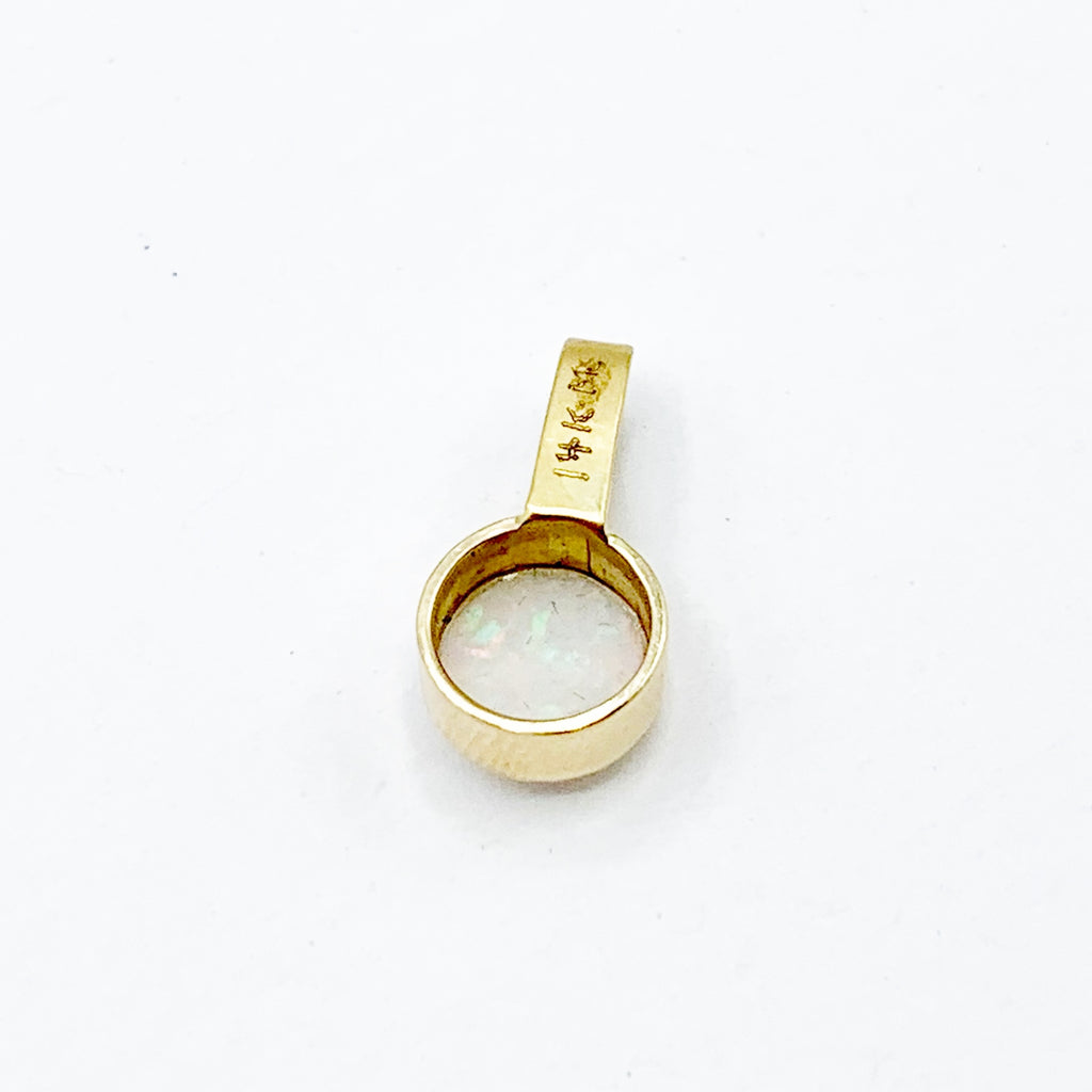 14 Karat Yellow Gold Round Opal Pendant