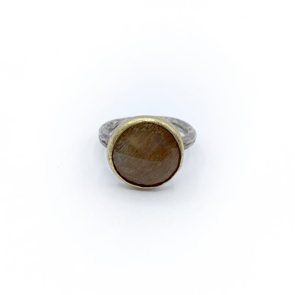 Rose-Cut Round Felspar Bezel Set in 18 Karat Yellow Gold on Sterling Silver Band